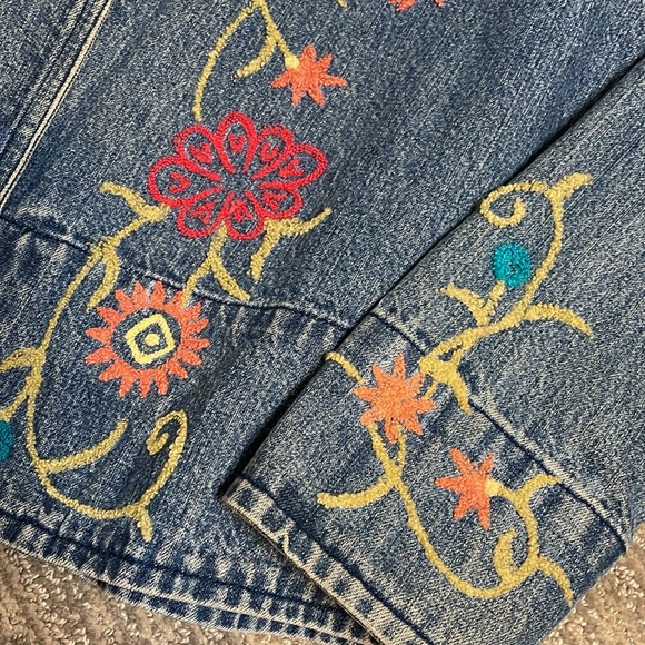 Beautiful denim jacket with floral embroidered handmade! 100👌% cotton Medium - Picture 8 of 12